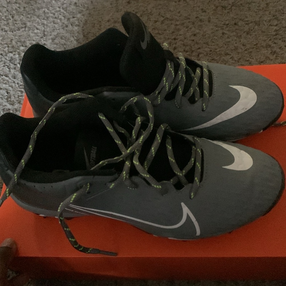 NEW Nike Cleats - Picture 4 of 5